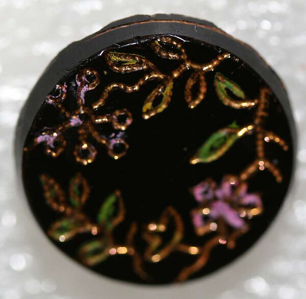 Button, glass, American or European