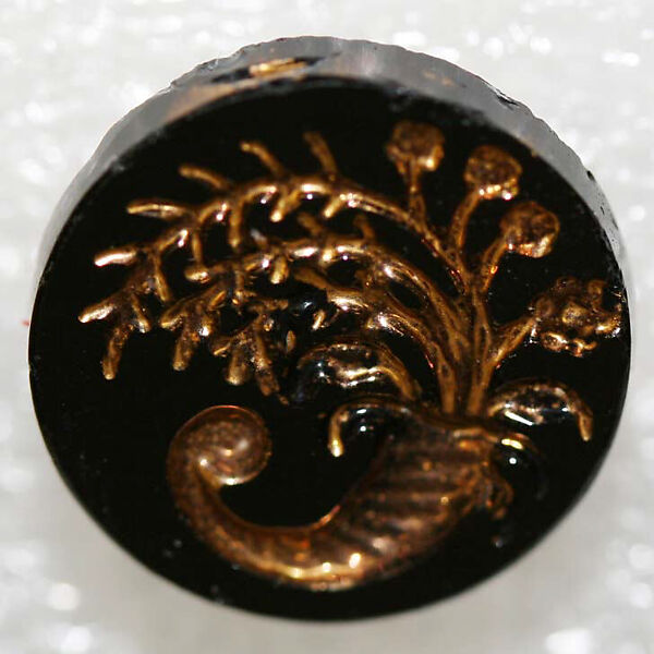 Button, glass, American or European