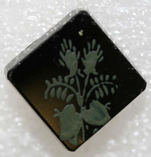 Button, glass, American or European