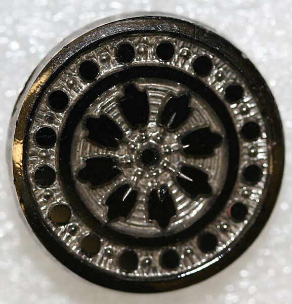 Button, glass, American or European