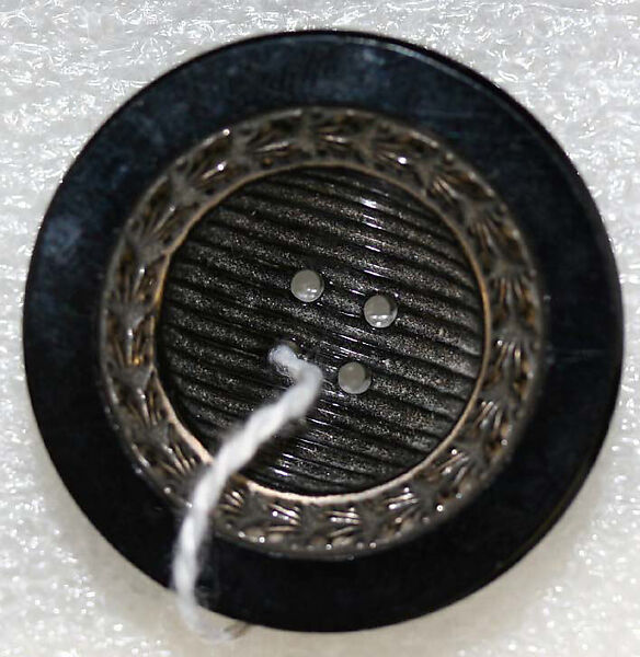 Button, glass, American or European