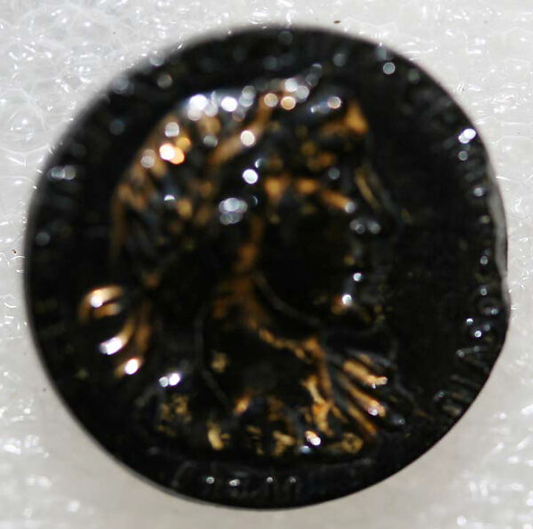 Button, glass, American or European