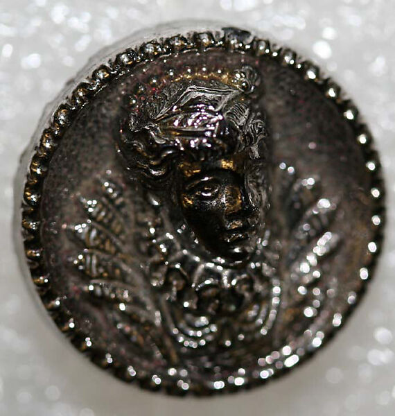 Button, glass, American or European