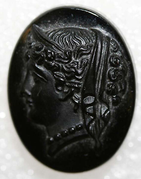 Button, glass, American or European