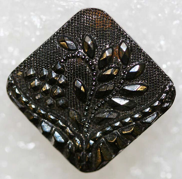 Button, glass, American or European