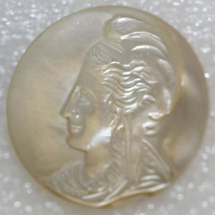 Button, mother-of-pearl, American or European