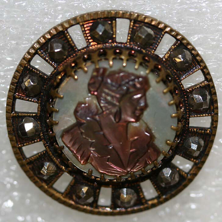 Button, mother-of-pearl, American or European