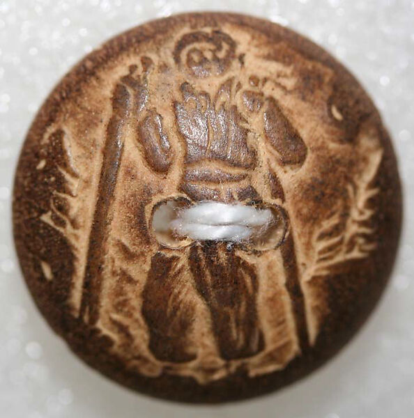 Button, wood, American or European