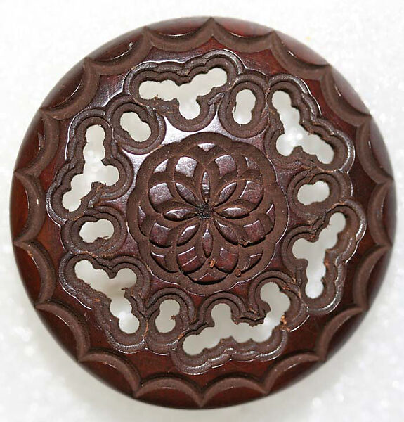 Button, wood, American or European
