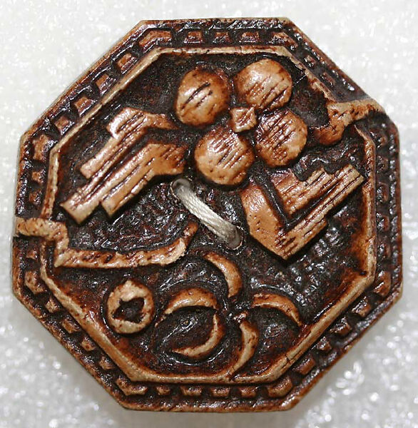Button, wood, American or European