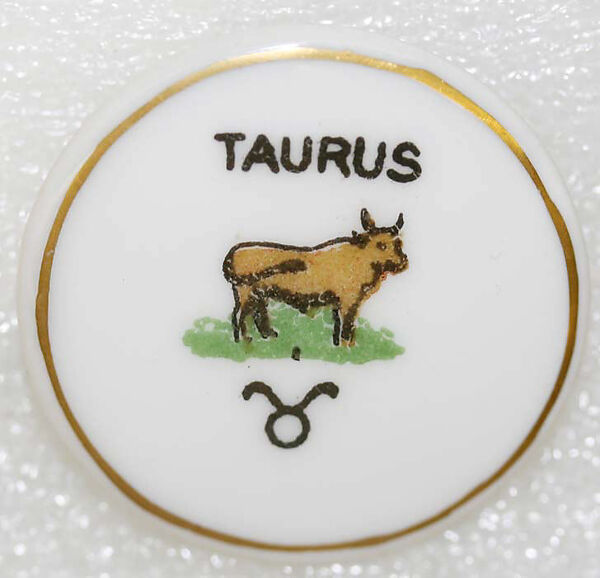 Button, porcelain, American or European