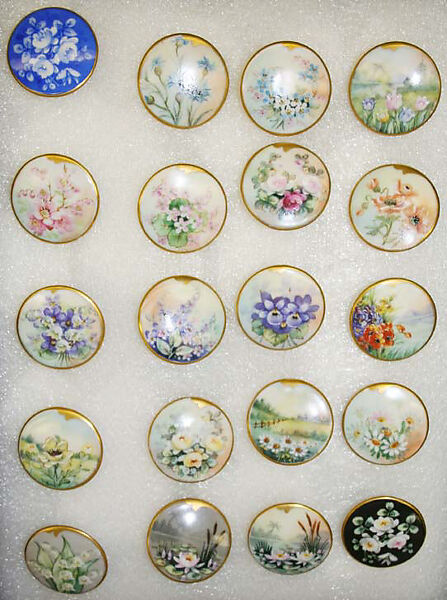 Button, porcelain, American or European 