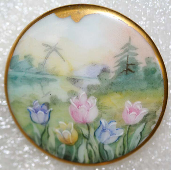 Button, porcelain, American or European
