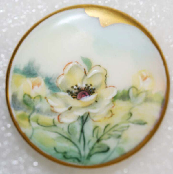 Button, porcelain, American or European