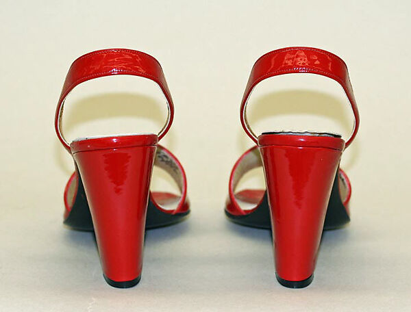 "Cling Sling", Mr. David Evins (American, born England, 1909–1992), leather, plastic (vinyl), American