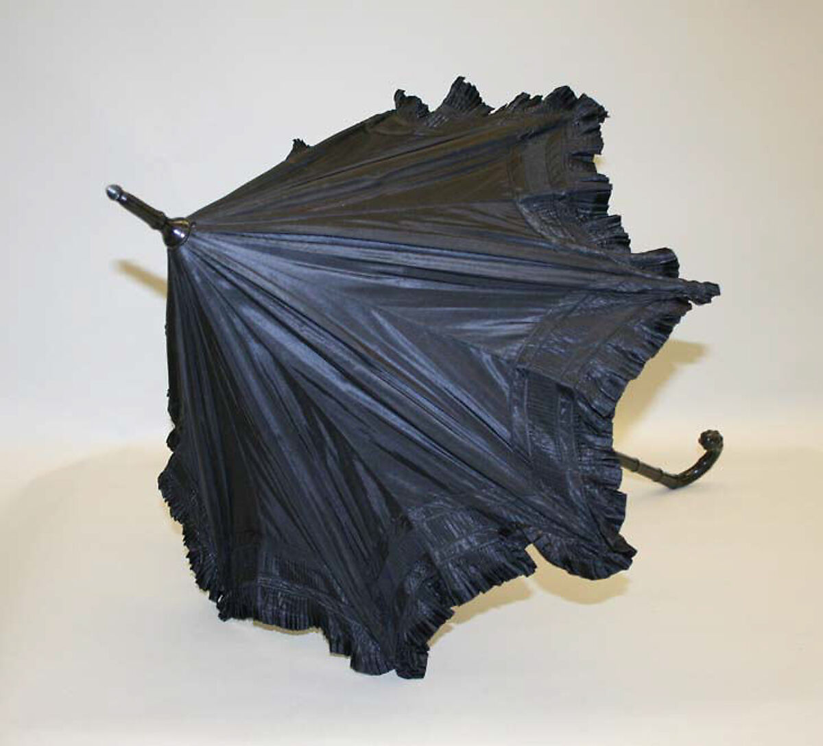 Parasol, silk, metal, wood, American or European 