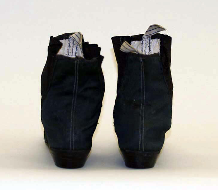 Boots, leather, American or European