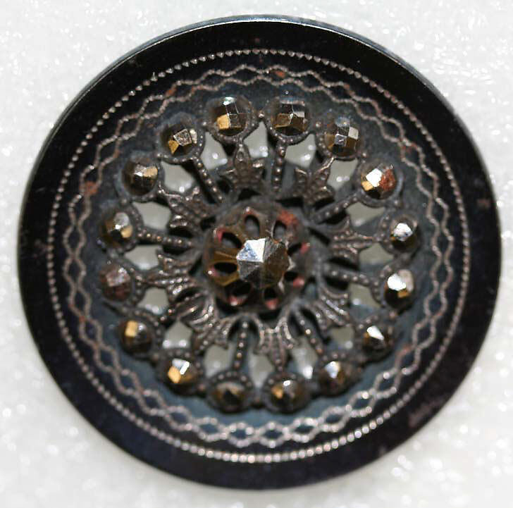 Button, metal, American or European