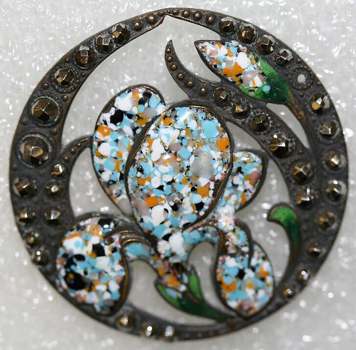 Button, metal, American or European