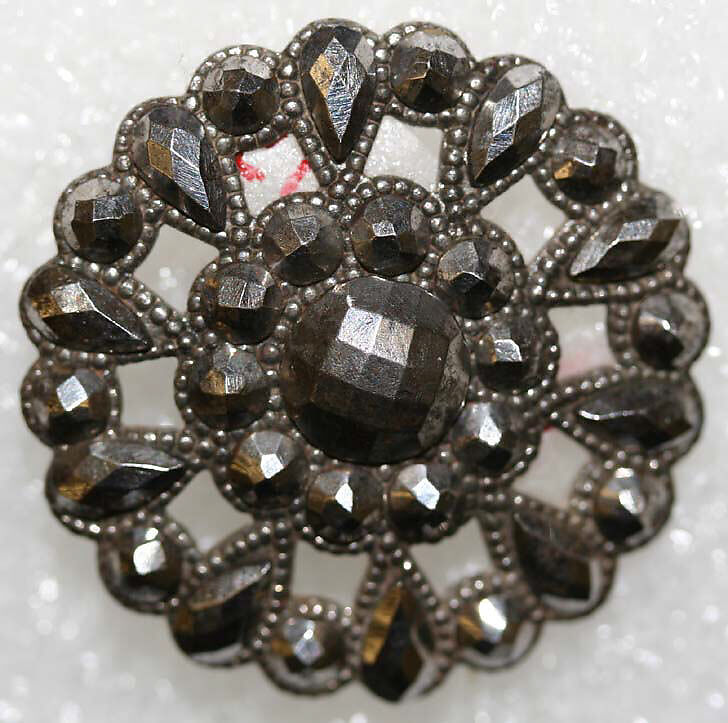 Button, metal, American or European