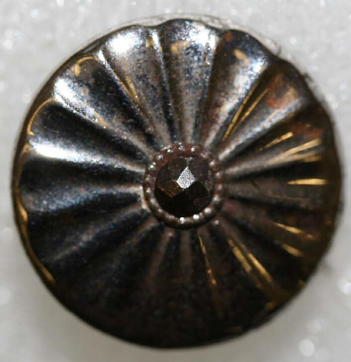 Button, metal, American or European