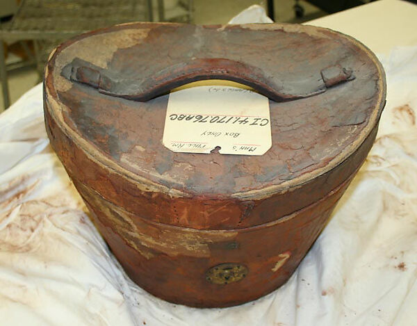 Hatbox, leather, cotton, American or European 