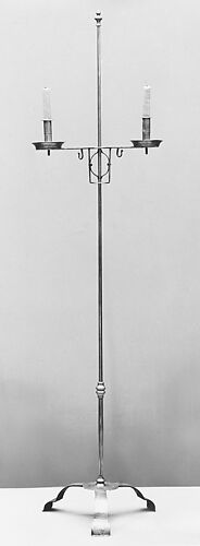 Standing candlestick