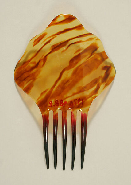 Comb, plastic (cellulose nitrate), American or European 