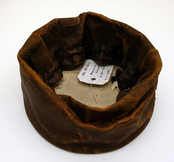 Collar, cotton, linen, American or European