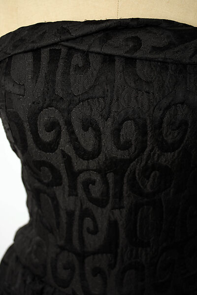 Evening ensemble, Carolina Herrera (American, born Venezuela, 1939), a) silk; b) silk, synthetic, American