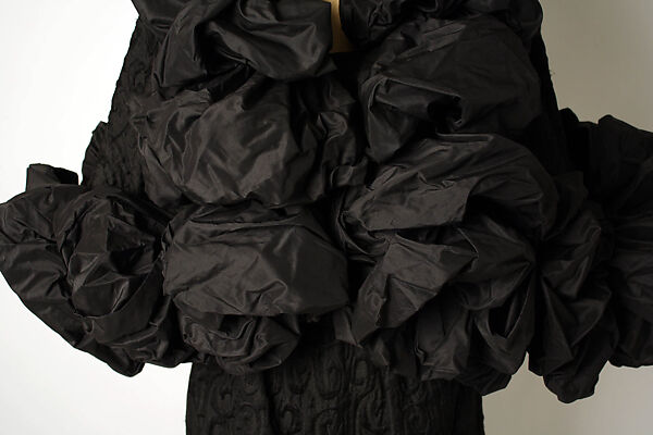 Evening ensemble, Carolina Herrera (American, born Venezuela, 1939), a) silk; b) silk, synthetic, American