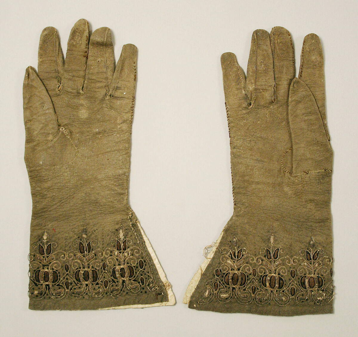 Gloves, leather, British