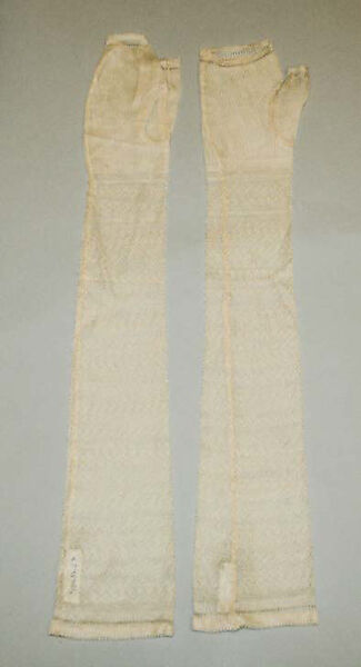 Mitts, silk, American or European 