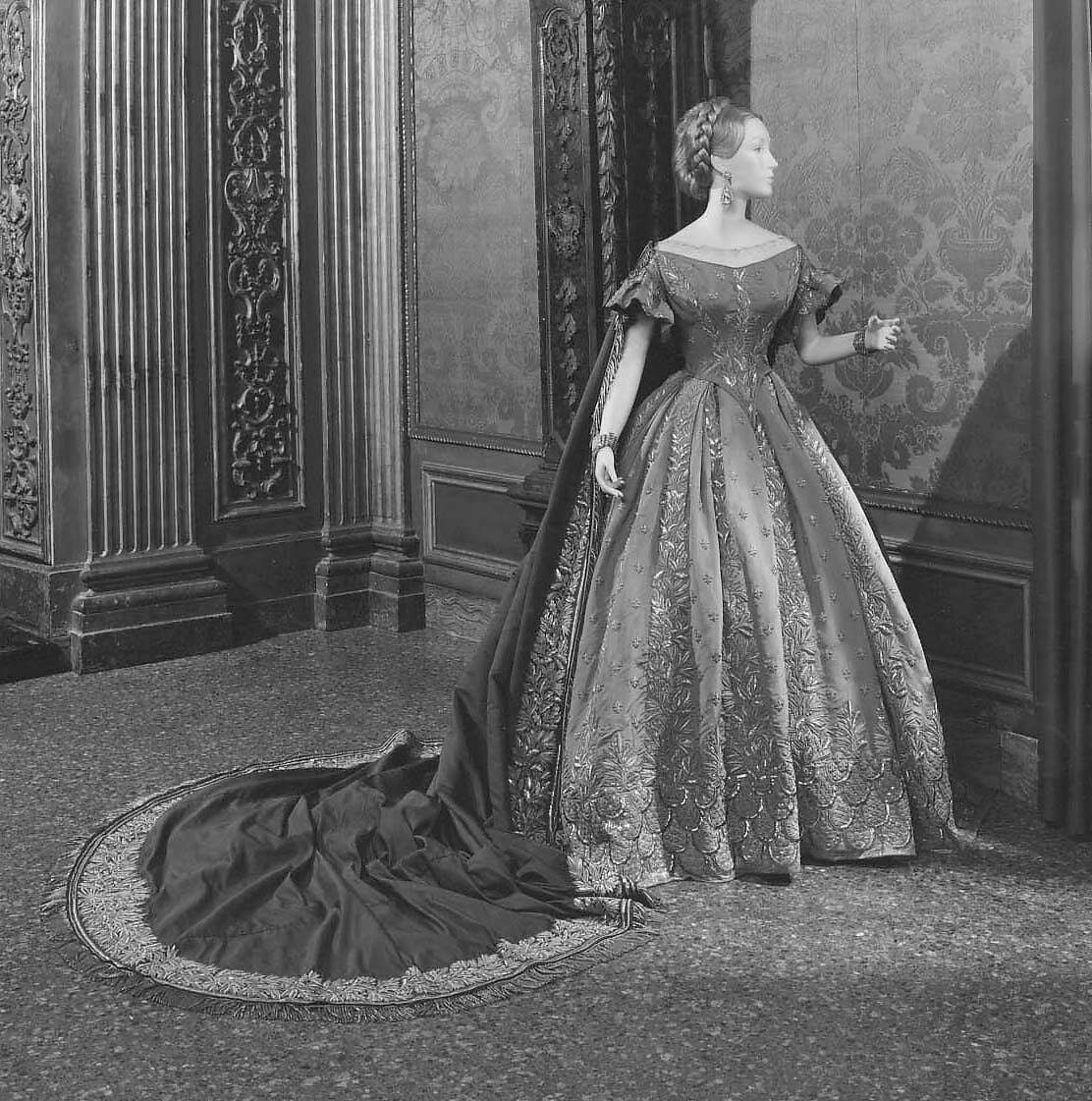 Court ensemble, silk, gold, Italian