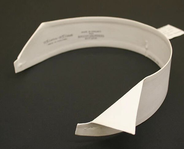 Collar, cotton, British 