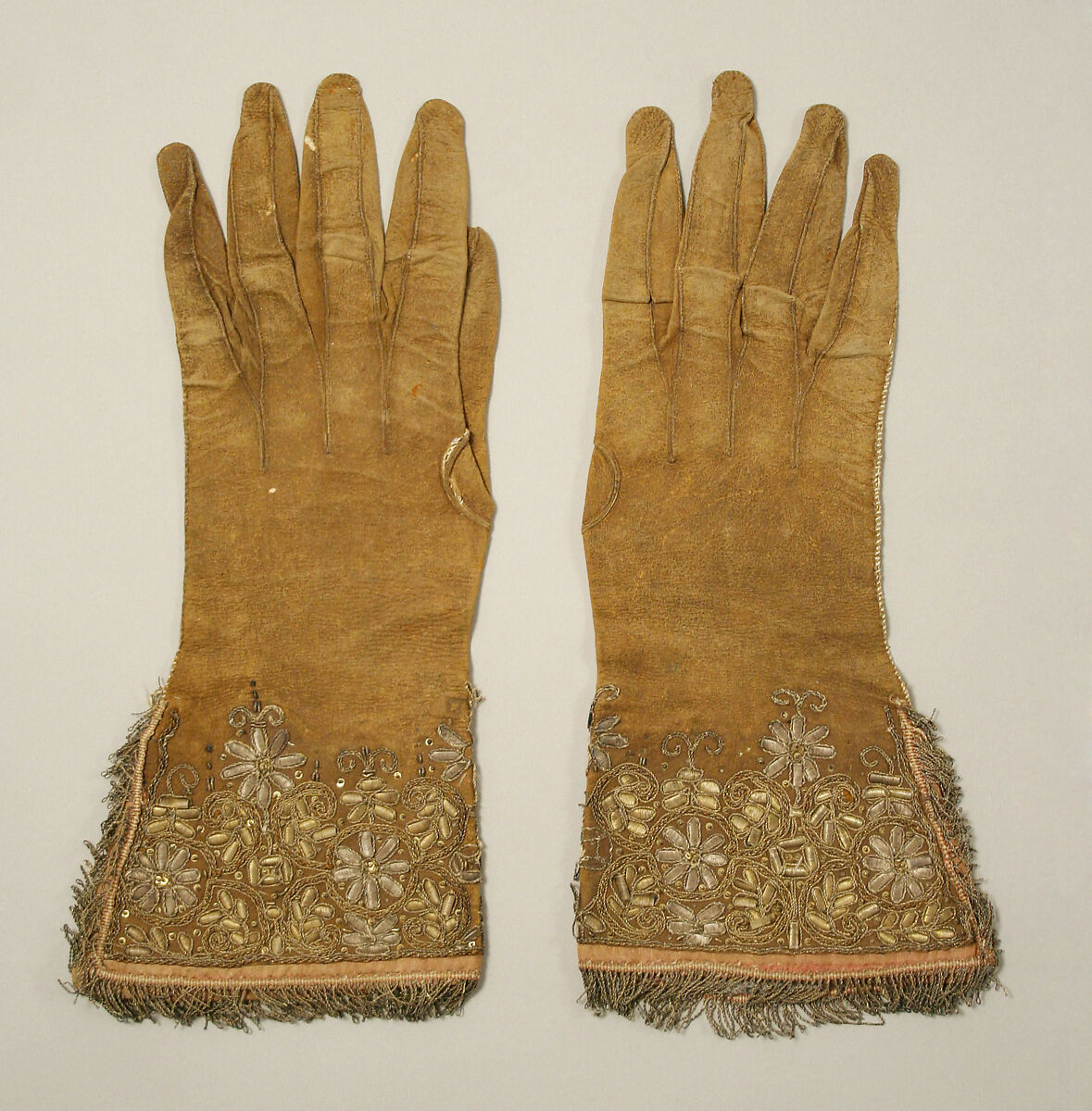 Gloves, leather, silk, British 