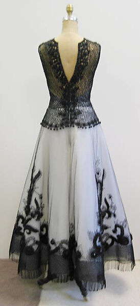 Evening ensemble, Oscar de la Renta, LLC. (American, founded 1965), a) cotton, jet, polyester; b) synthetic, silk, jet, American