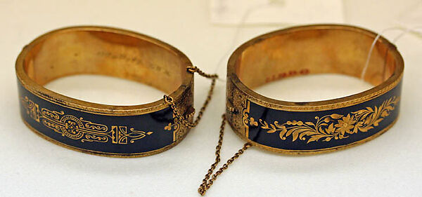 Bracelet, gilt, enamel, American or European 