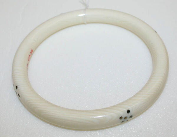 Bangle bracelet