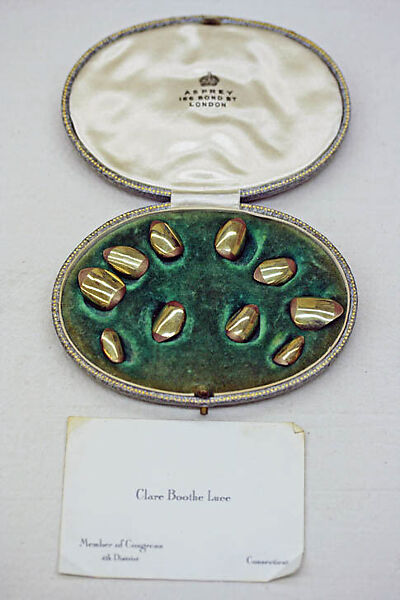 Jewelry, gold, British