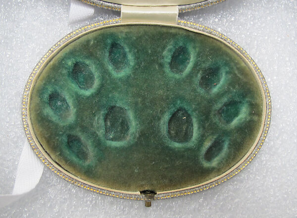 Jewelry, gold, British