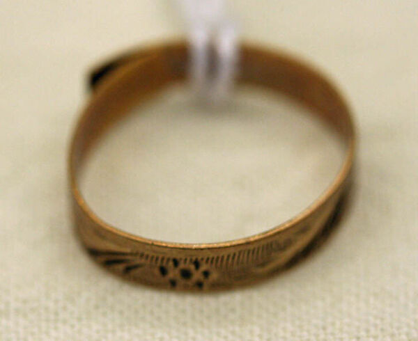 Ring, gold, American or European 