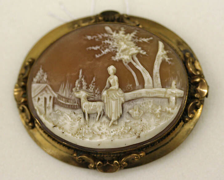 Brooch, gold, American or European 