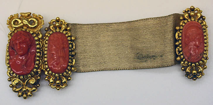 Bracelet, gold, coral, gold thread, American or European 