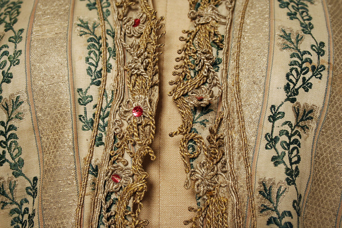 Uçetek Entari, Silk, metal wrapped thread; embroidered