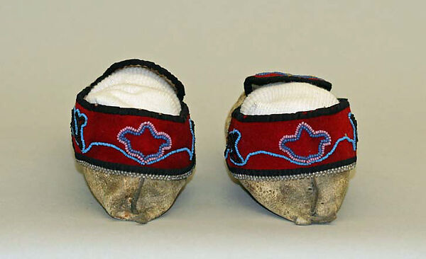 Moccasins, Leather, wool, glass beads, Northeast Woodlands
