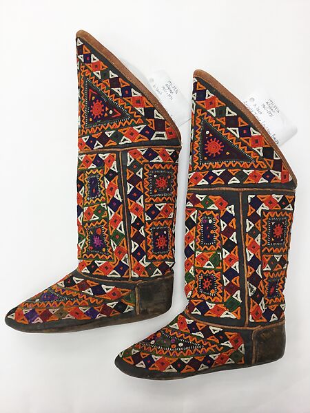 Boots, Leather, silk; embroidered