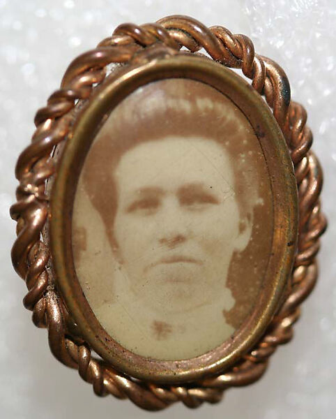 Button, [no medium available], American or European