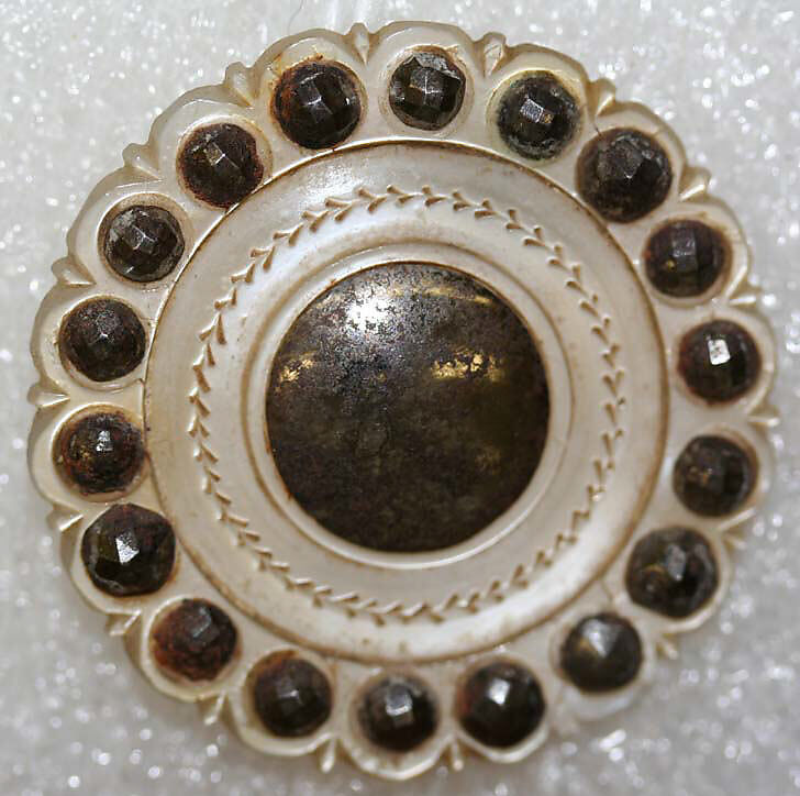 Button, mother-of-pearl, paste, metal, French