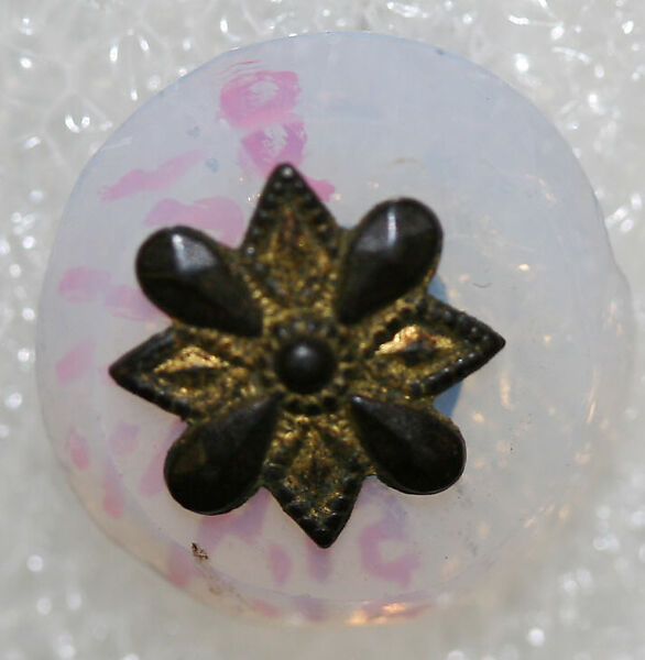 Button, glass, American or European
